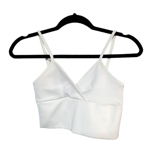 Boohoo white vneck crop top women’s size 6 layering - Picture 1 of 5